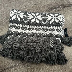 Abercrombie & Fitch Gray and White Patterned Scraf